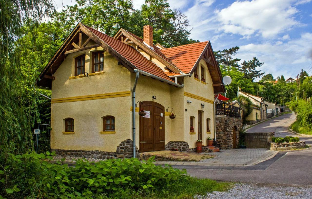 Egri Leanyka Vendeghaz Apartment Екстериор снимка