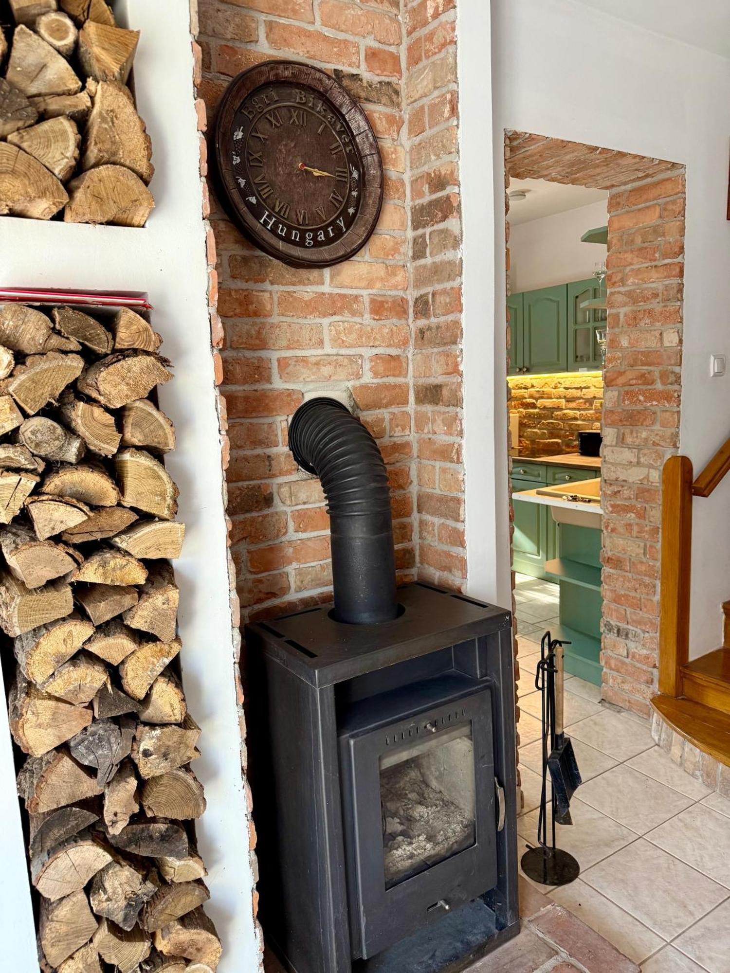 Egri Leanyka Vendeghaz Apartment Екстериор снимка